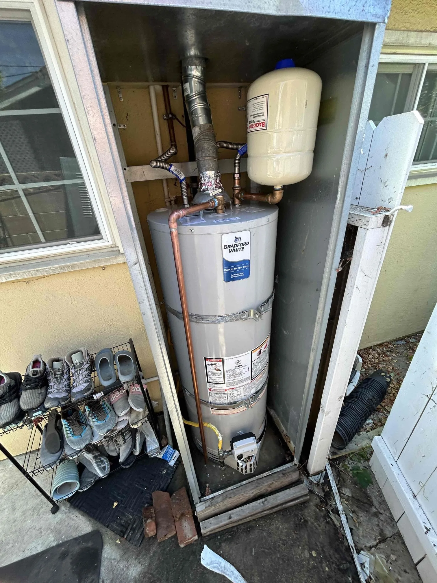 new-bradford-white-water-heater-at-vanowen-street-west-hills-ca-91307-usa