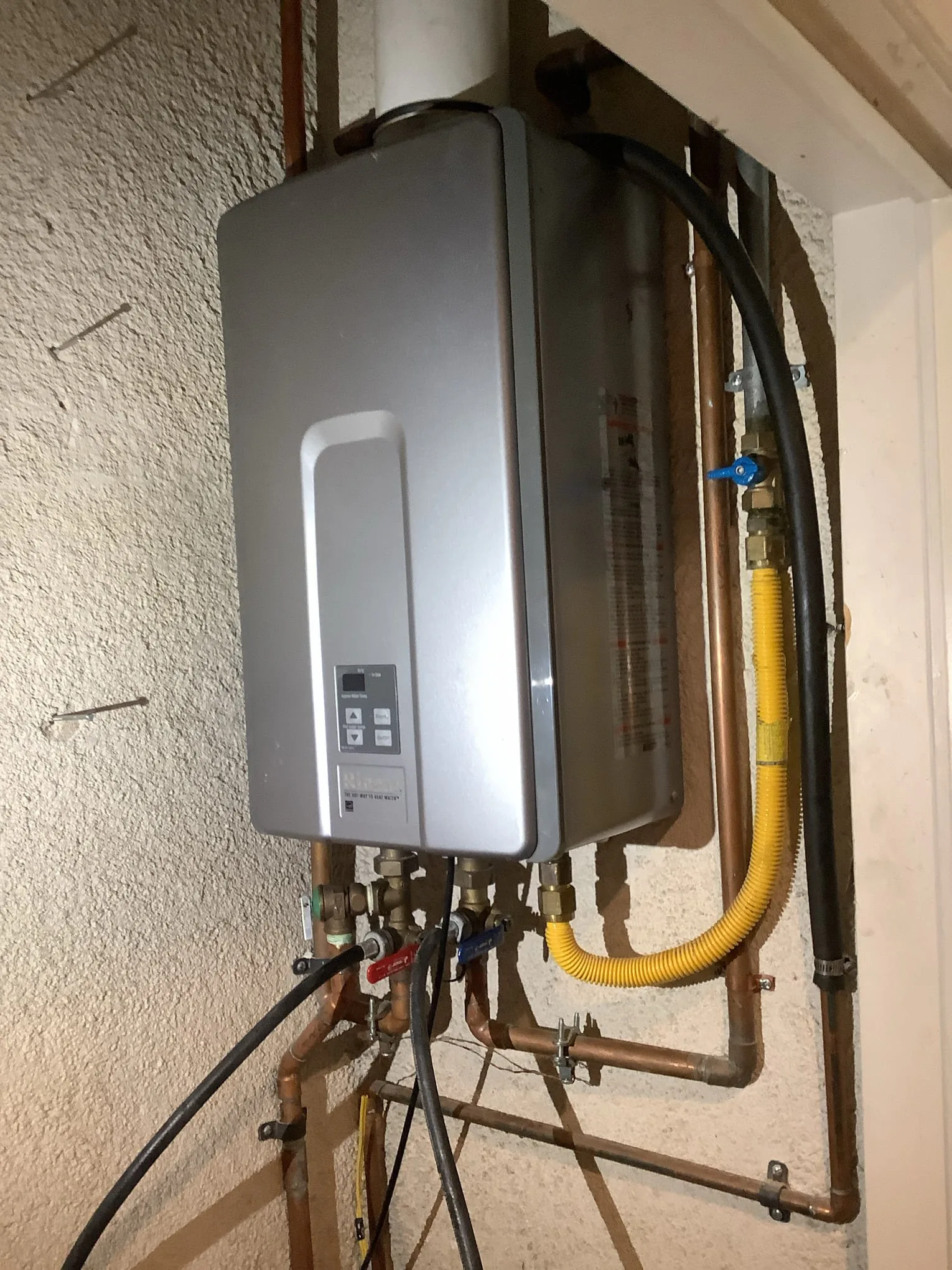 new-tankless-water-heater-1208-greenfield-street-thousand-oaks-ca-91360-usa